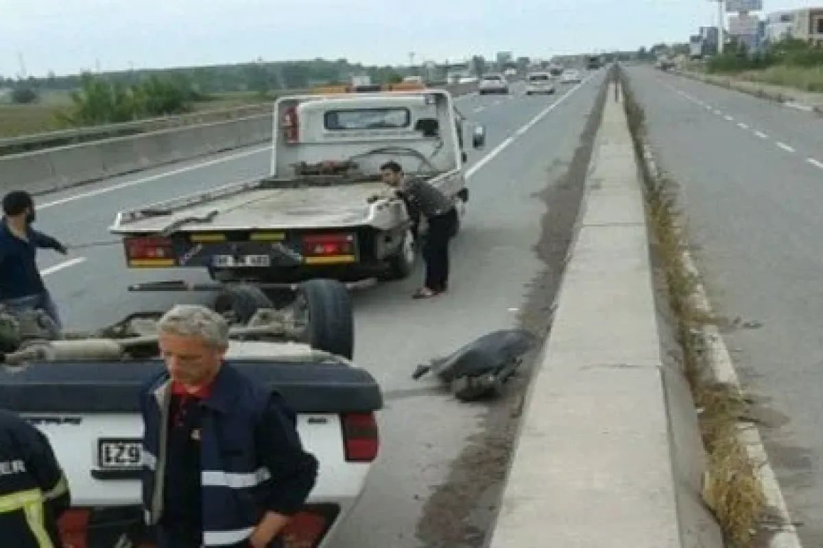 CHP seçim aracı takla attı: 2 yaralı