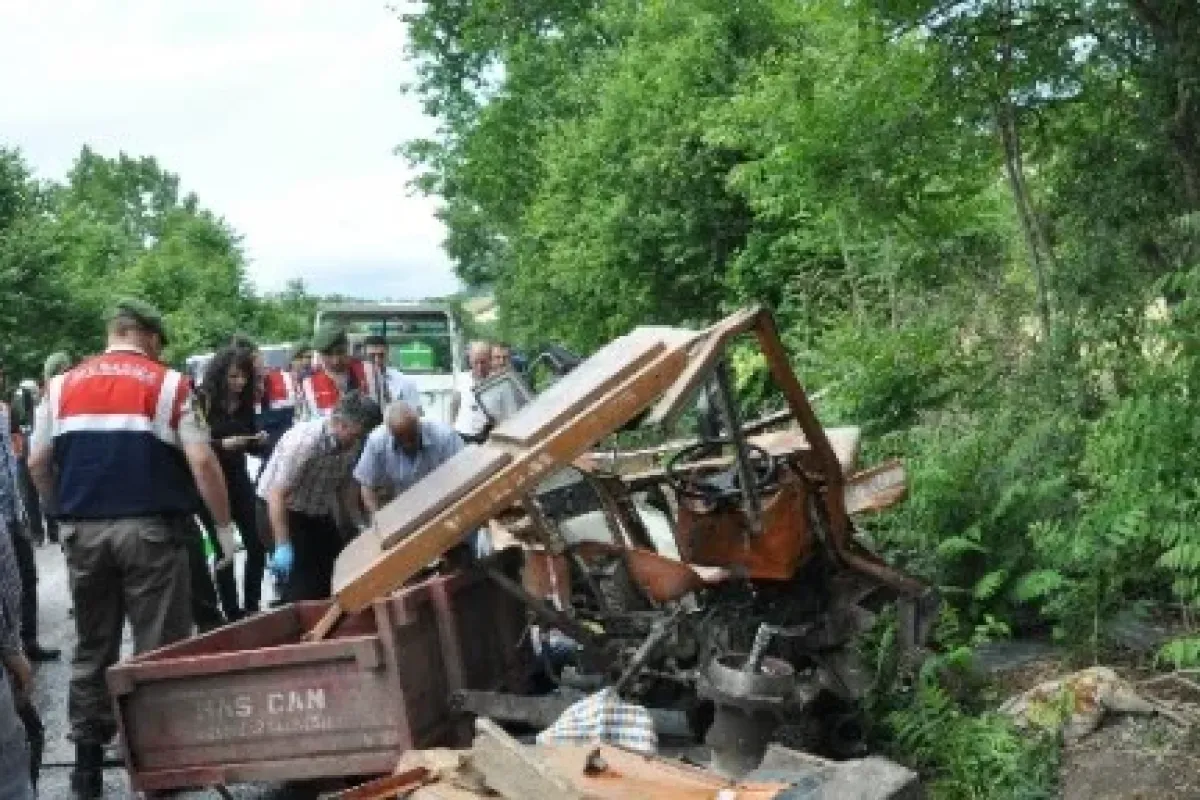 Traktörle tanker çarpıştı: 3 ölü
