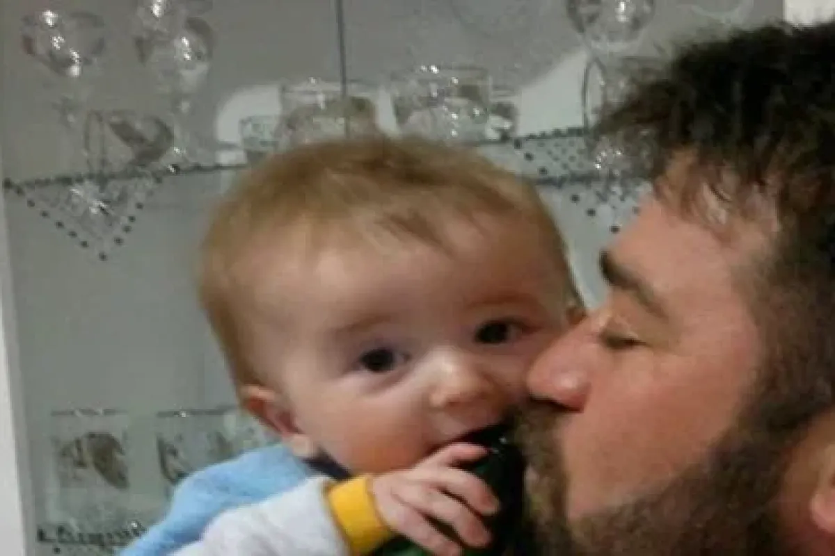 Babasının aracının altında kaldı