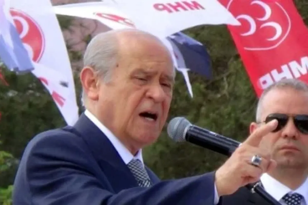 Erdoğan ve Davutoğlu’nu topa tuttu