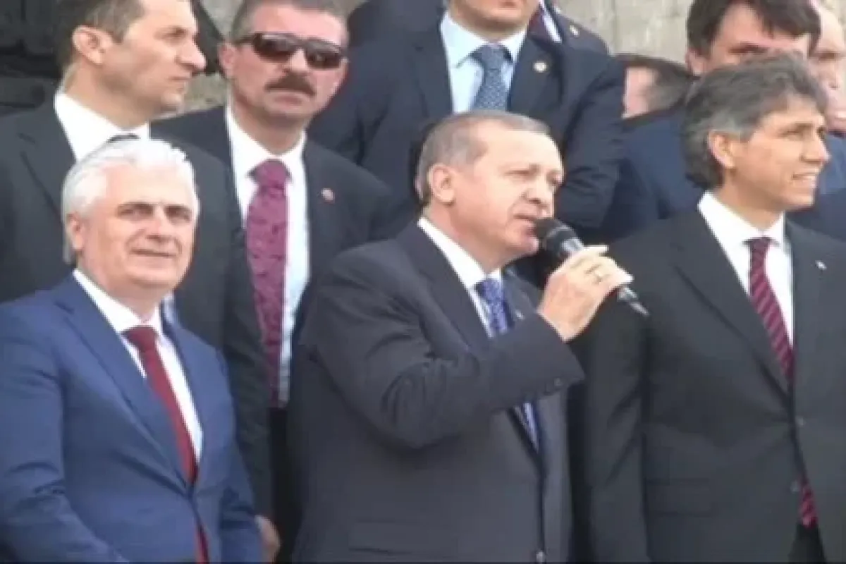 Erdoğan’a cami çıkışında yoğun ilgi