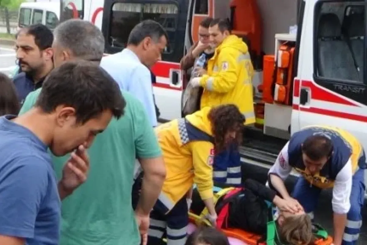 Öğrenci servisi kaza yaptı: 11 yaralı