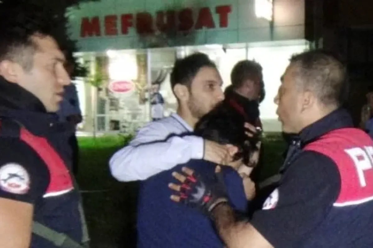 Önce 3 kişiyi sonra karısını vurdu oğlunu da rehin aldı