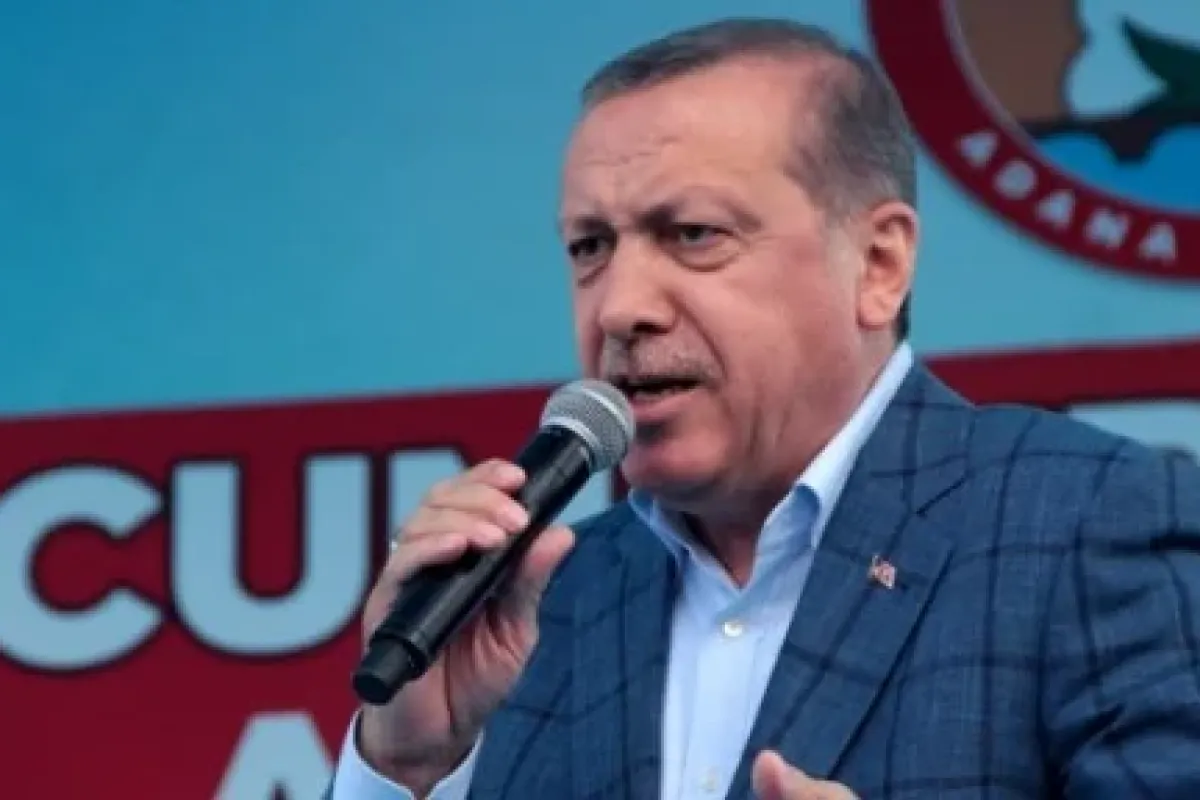 ’Tavuk musunuz da sandığın üzerine tüneyeceksiniz ?’
