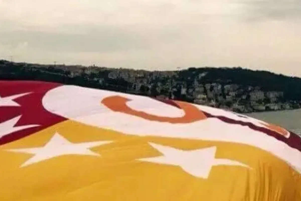 Boğaza Galatasaray bayrağı