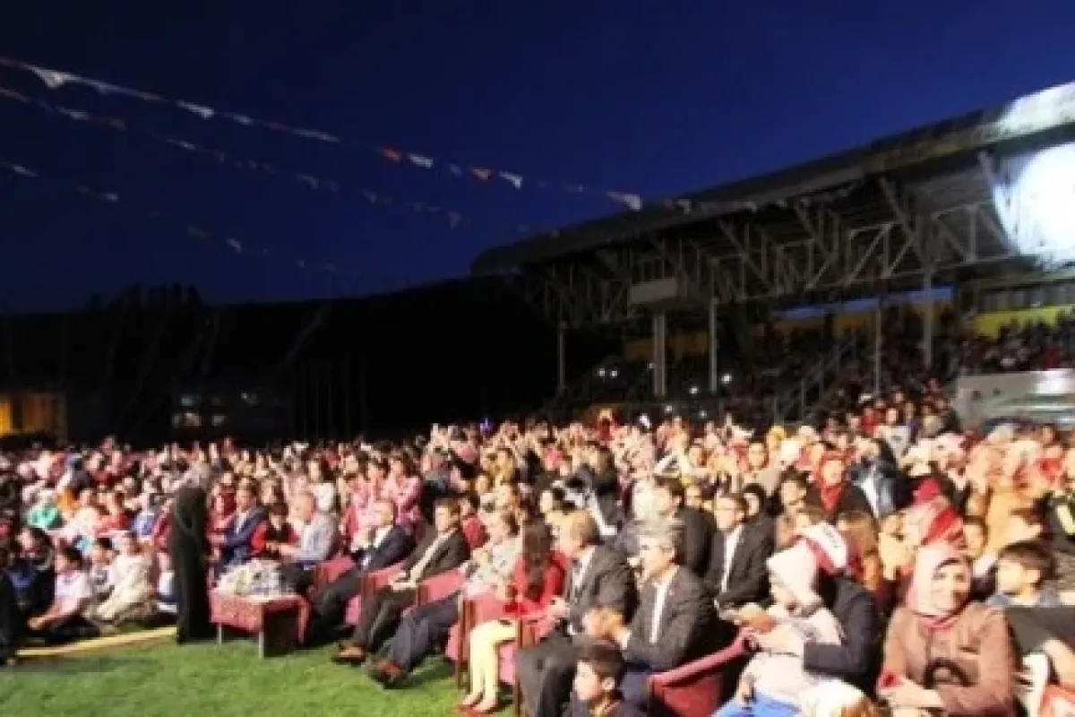 Ceceli Bayburt’u coşturdu