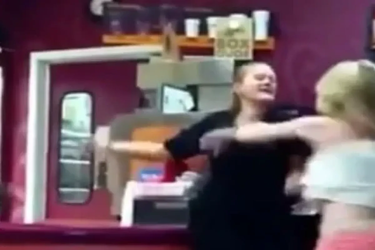 Kafede kadınlar birbirine girdi