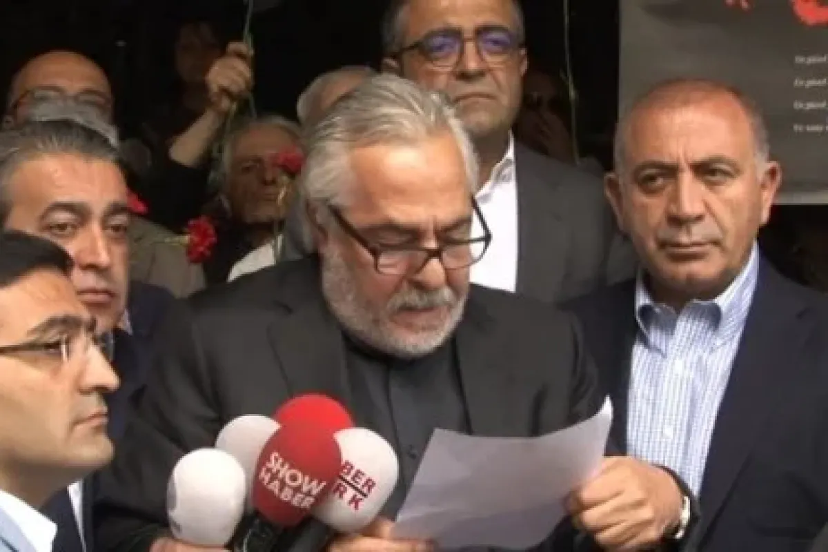 Ünlü oyuncular Beyoğlu’nda protesto gösterisi yaptı