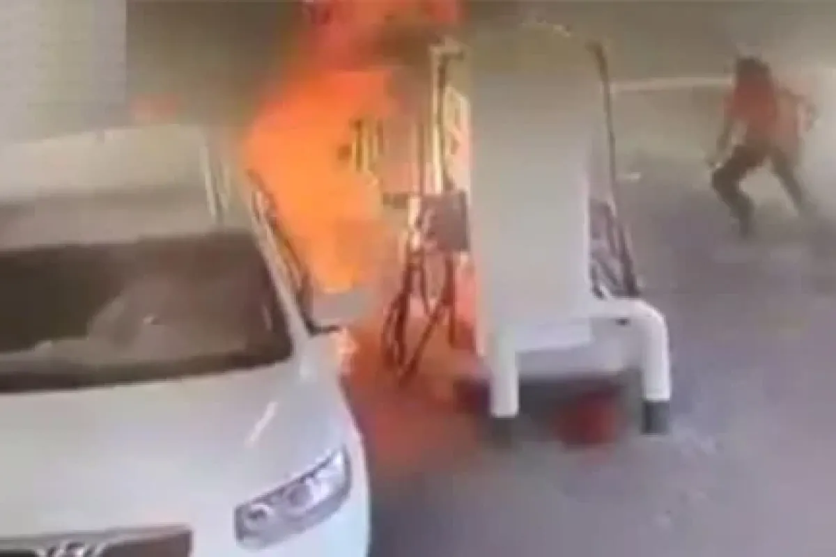 Benzin alırken alevler içinde kaldı