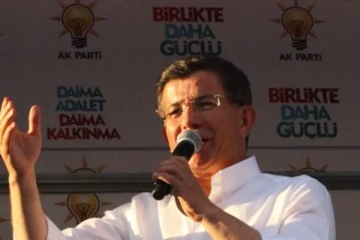 Davutoğlu: "Bombaların hedefi Türkiye demokrasisi"