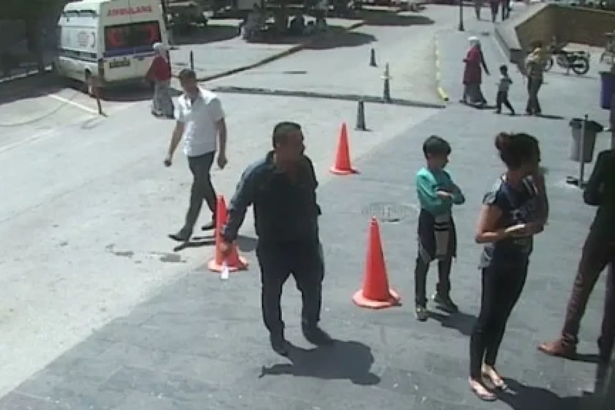 Hastanede bıçaklı saldırı kamerada