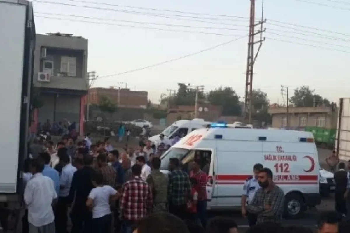 Askeri araç devrildi, çok sayıda yaralı var