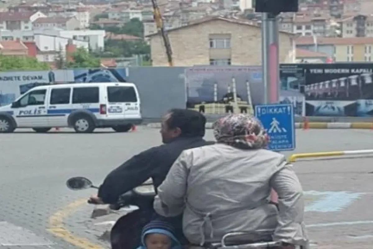 Motosiklet heybesinde tehlikeli yolculuk