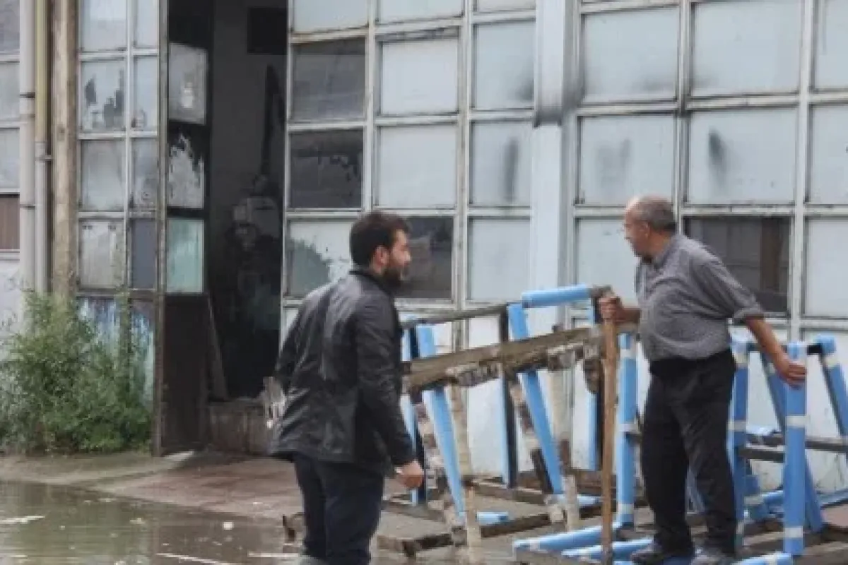 Şiddetli yağış sonrası yollar göle döndü