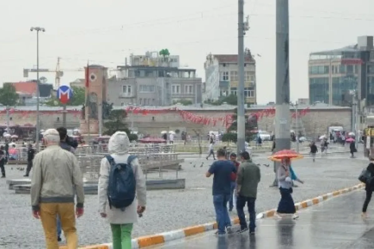 Vatandaşlar yağmura hazırlıksız yakalandı