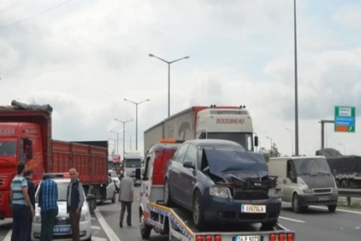 Kaza trafiği felç etti