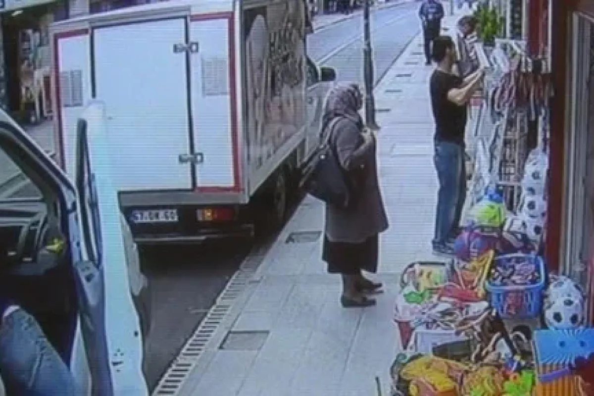 Güpegündüz hırsızlık kamerada