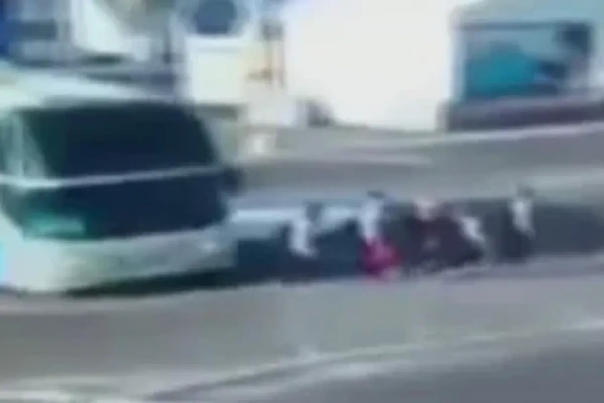 Otobüs sporcuların arasına böyle daldı