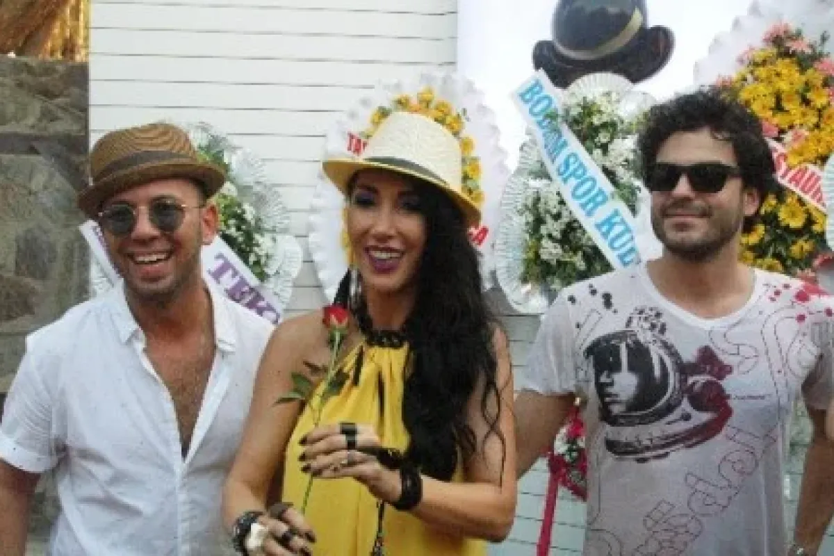Hande Yener ticarete atıldı