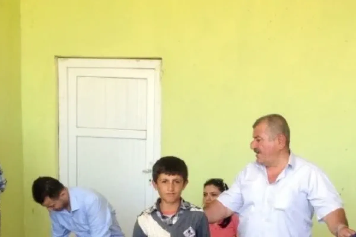 Kan davası okulda karne almalarına izin vermedi