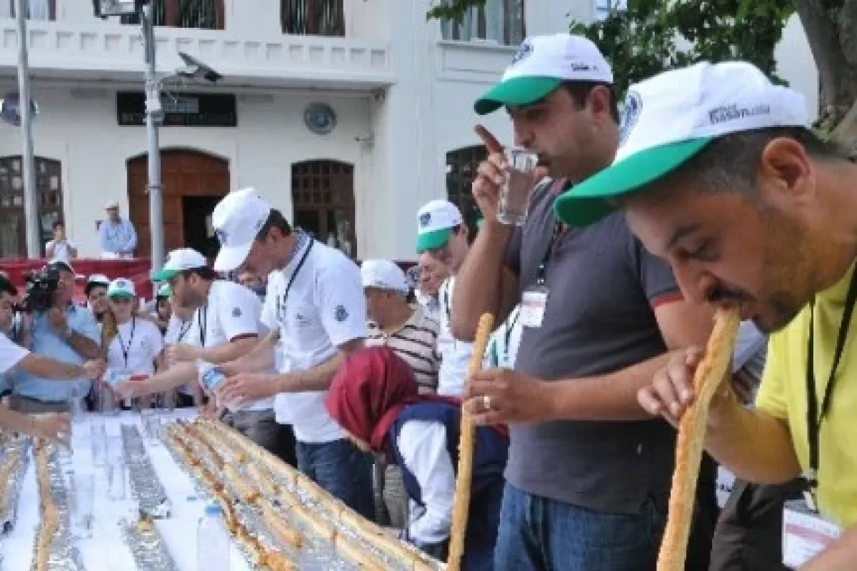 Nefes kesen börek yeme yarışması