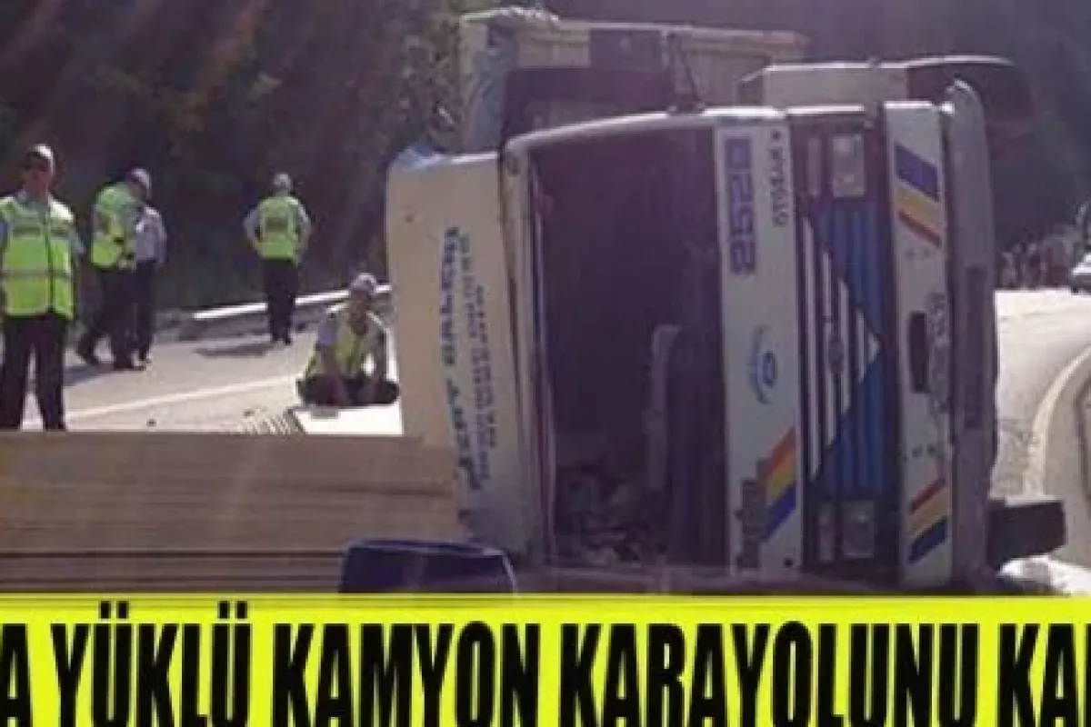Sunta yüklü kamyon devrildi!