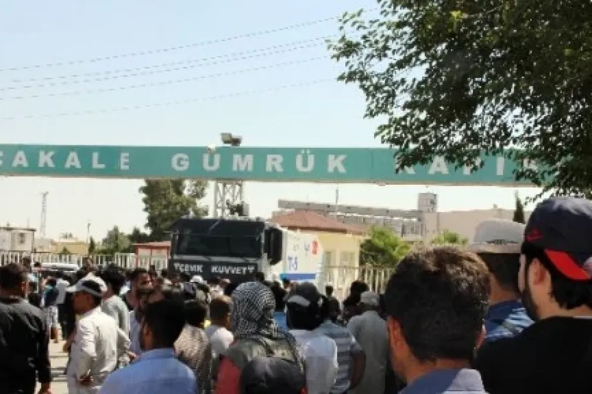 Akçakale Sınır Kapısında geçiş için hazırlık başladı