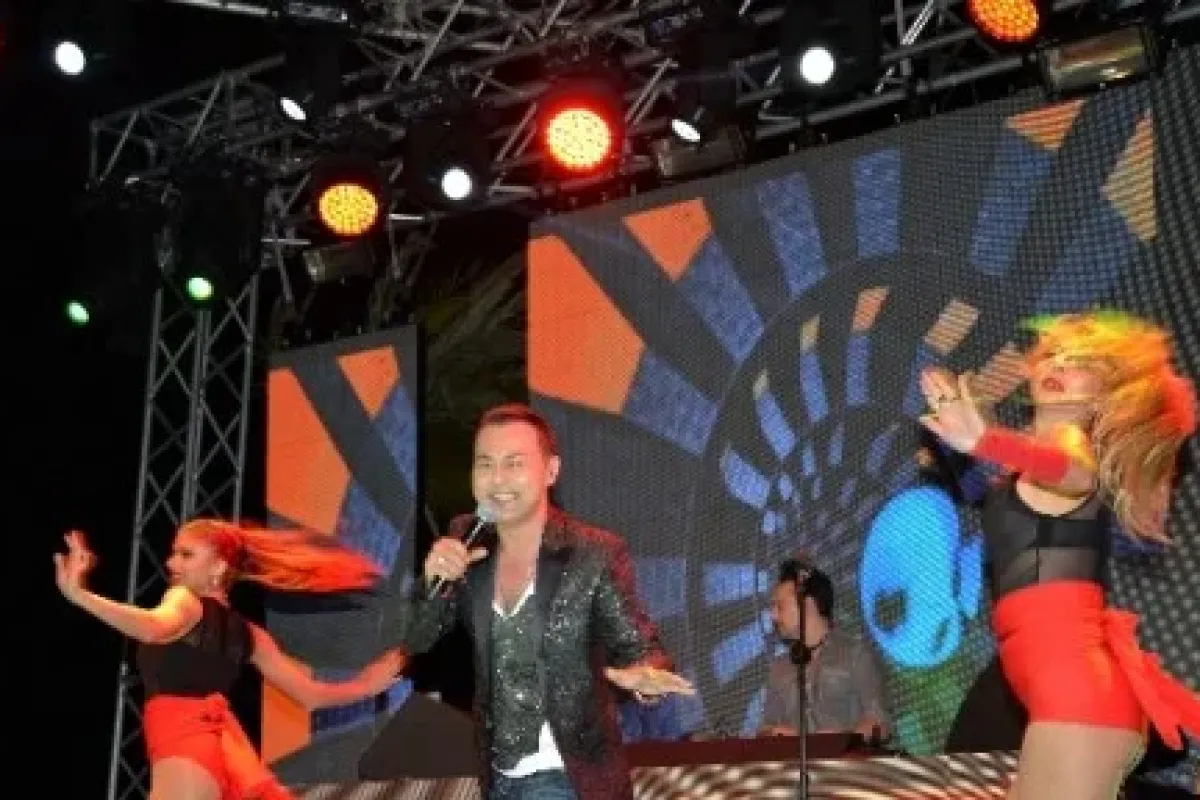 Serdar Ortaç Çeşme’yi salladı