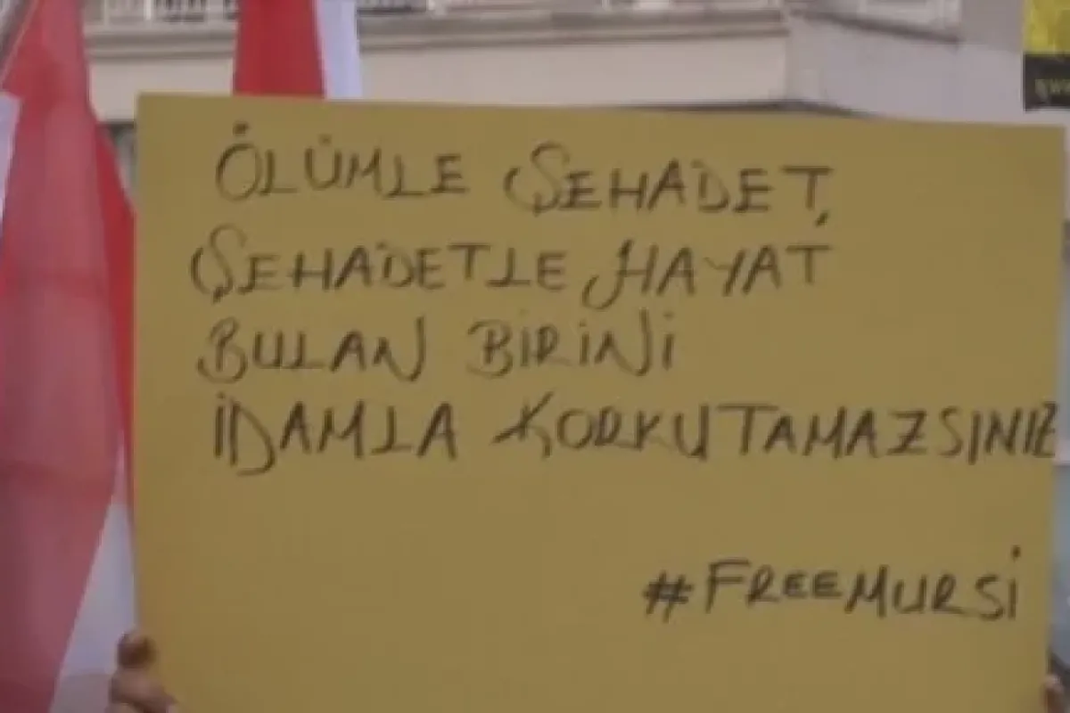 AK Parti’den büyükelçilik önünde Mısır eylemi