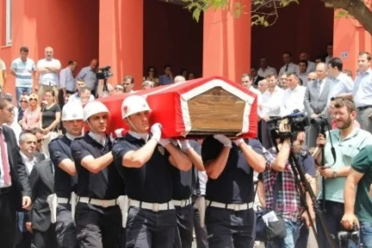Öldürülen cezaevi müdürü için tören