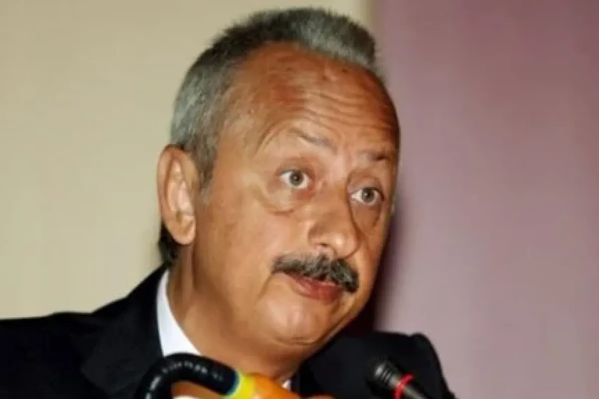 Adaylığını açıkladı! Mevcut yönetime ateş püskürdü