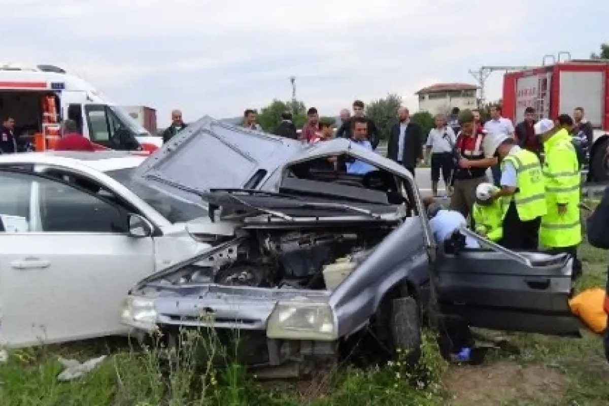 Cenaze yolunda feci kaza: 3 ölü, 5 yaralı