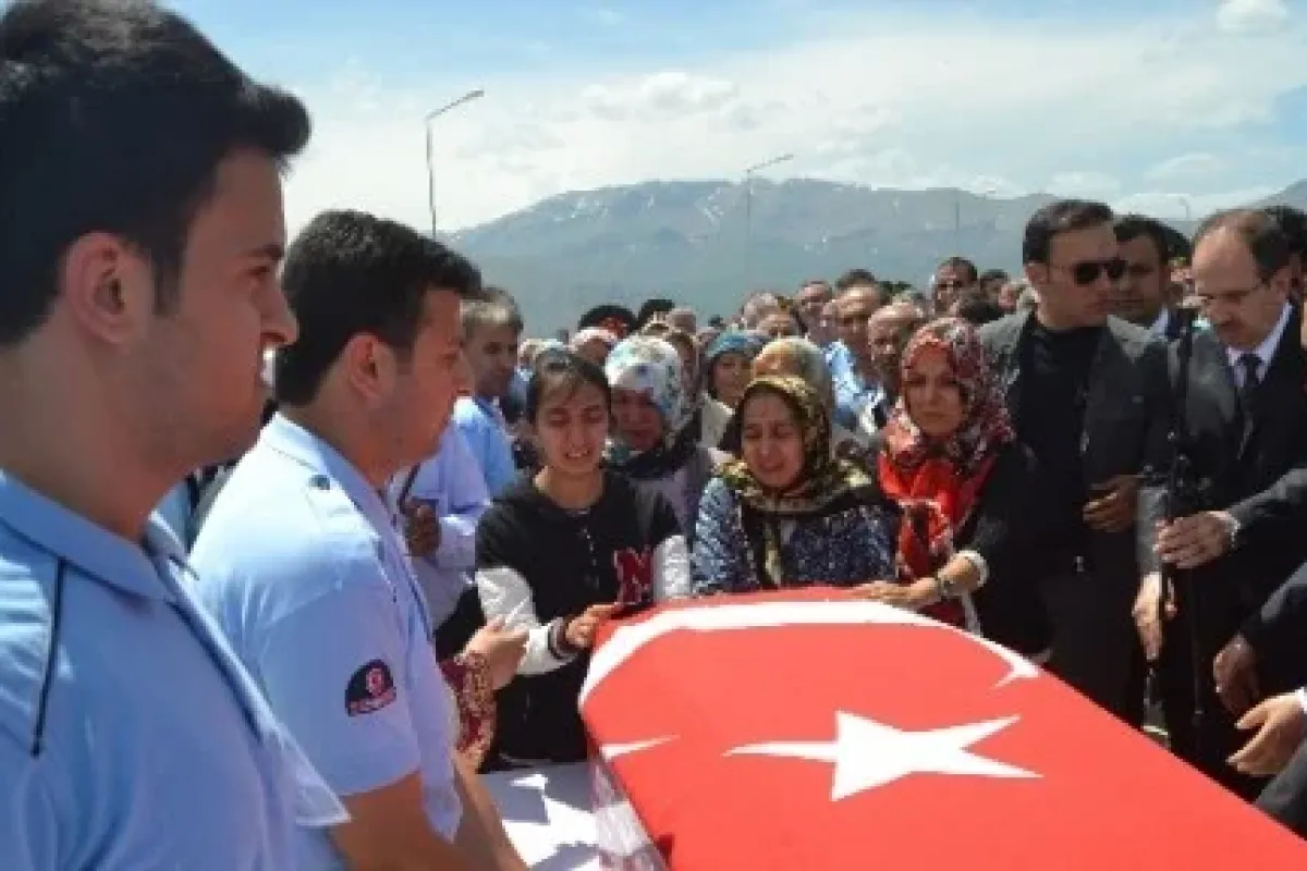 Cezaevi müdürü son yolculuğuna uğurlandı