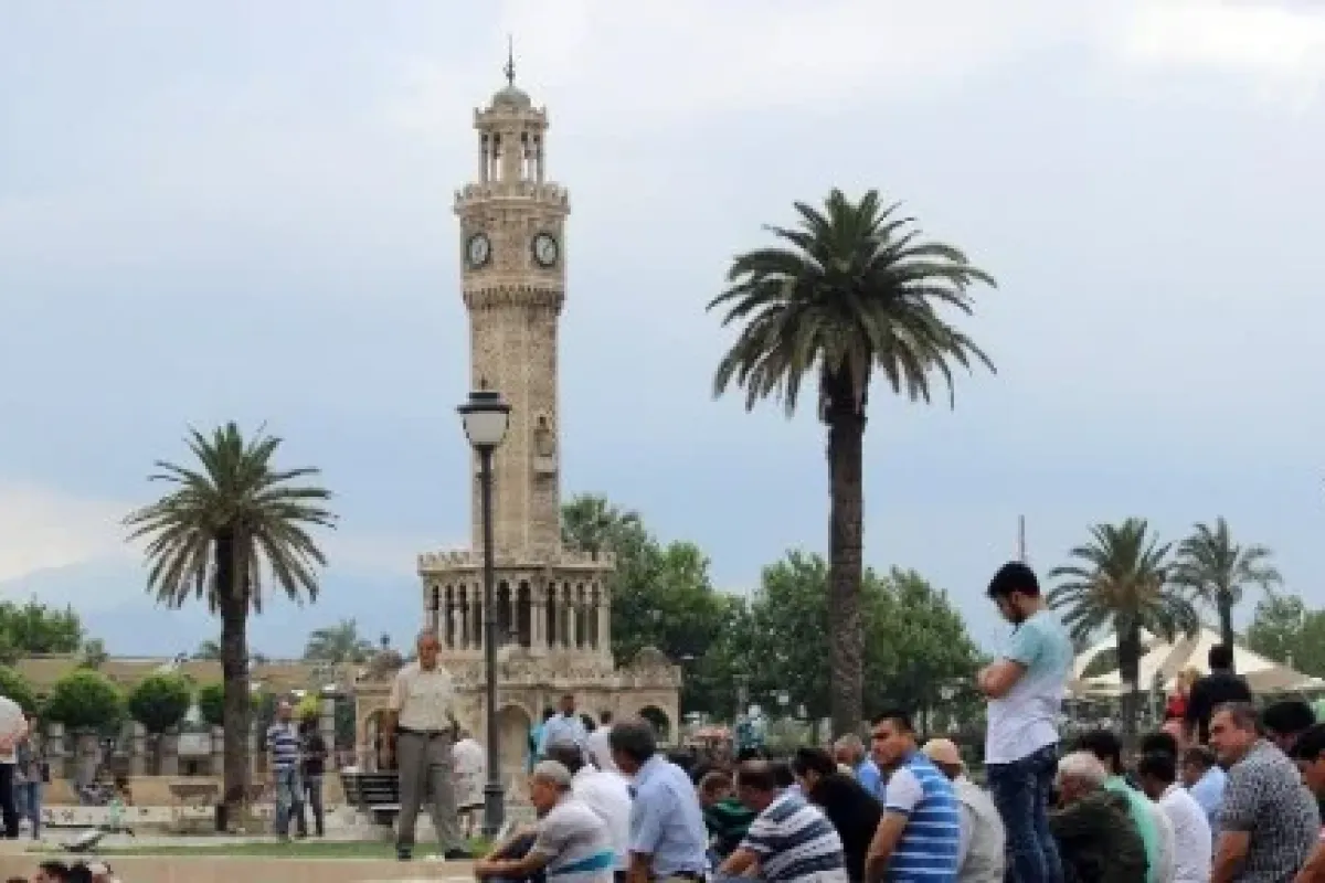 İzmir’de Demirel için gıyabi cenaze namazı