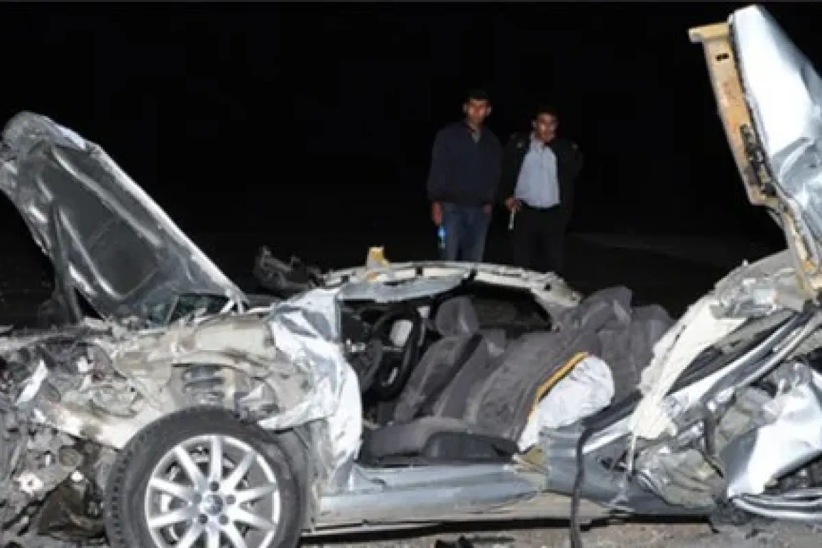 Otomobil TIR’ın altına girdi: 1 ölü, 3 yaralı!