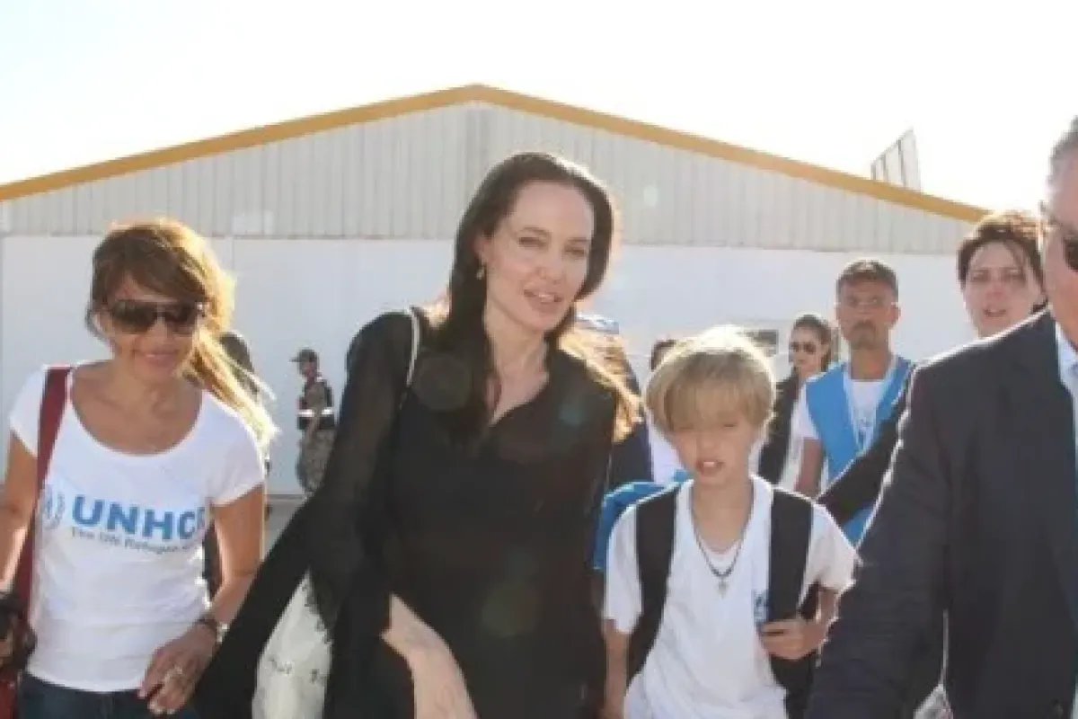 Angelina Jolie mülteci kampında