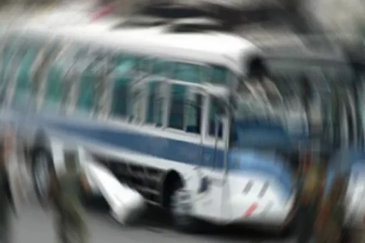 Otobüs uçuruma yuvarlandı: 16 ölü