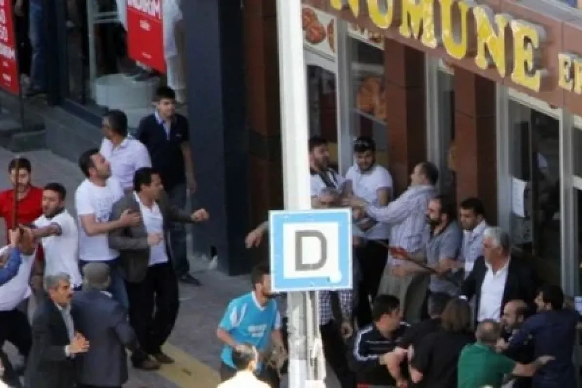 Kim kime vuruyor belli değil