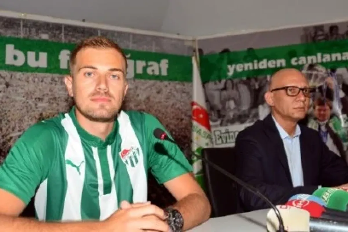 Mert Günok imzayı attı