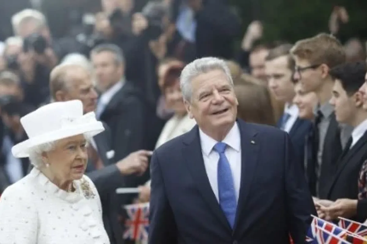 Kraliçe Elizabeth Almanya’da