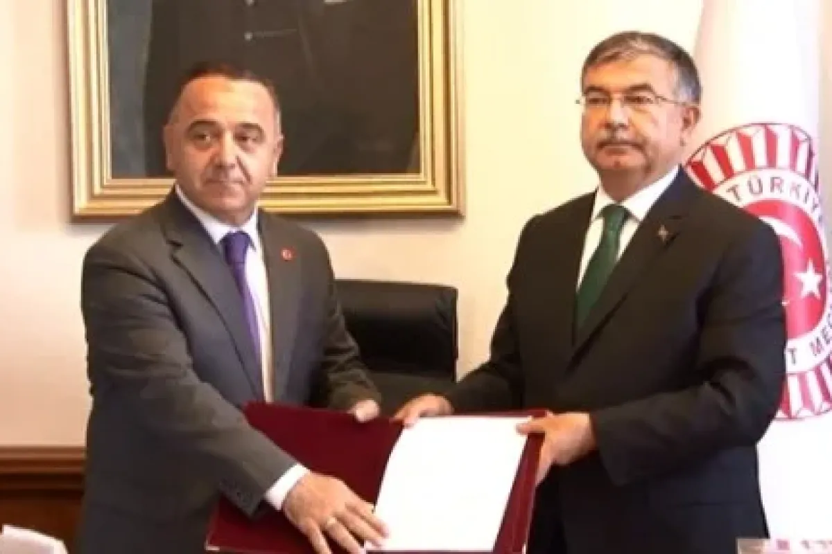 Adaylık dilekçesini bizzat verdi