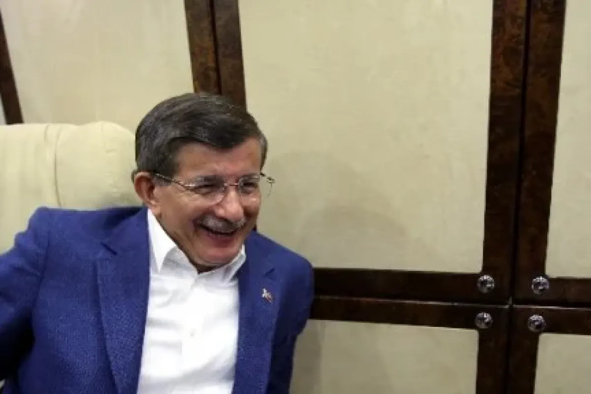 Davutoğlu kadınlarla bir araya geldi
