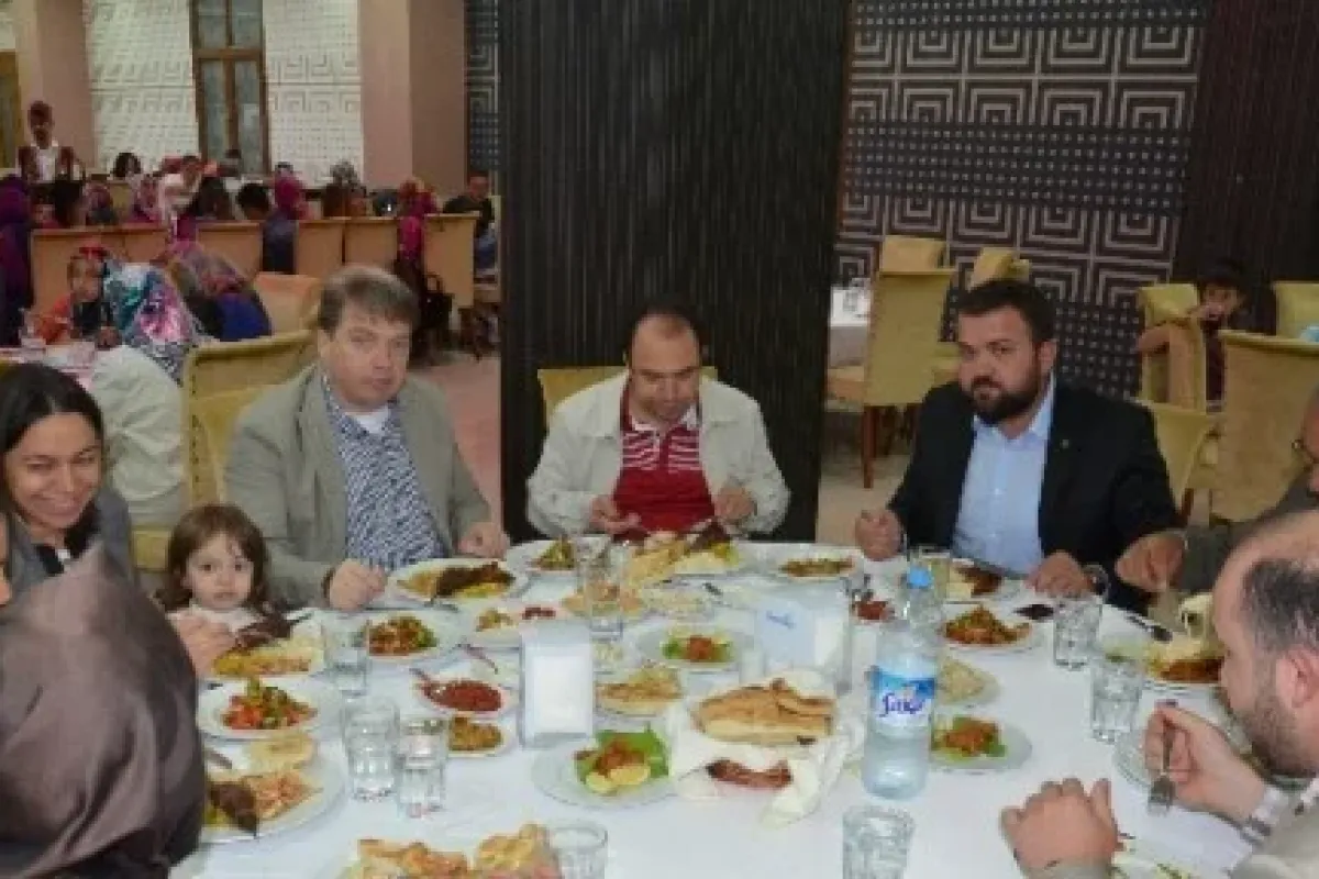 Madenci aileleri iftarda bir araya geldi