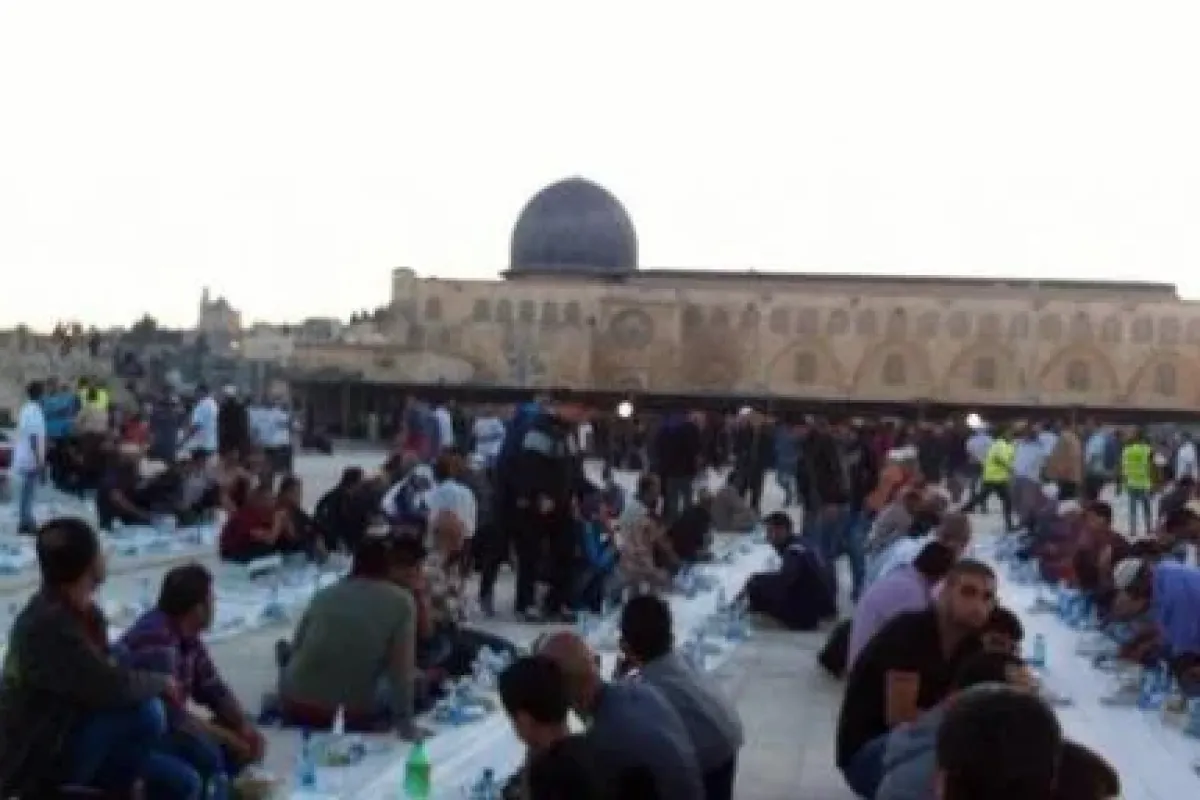 Sadakataşı Derneği’nden Mescid-i Aksa’da iftar
