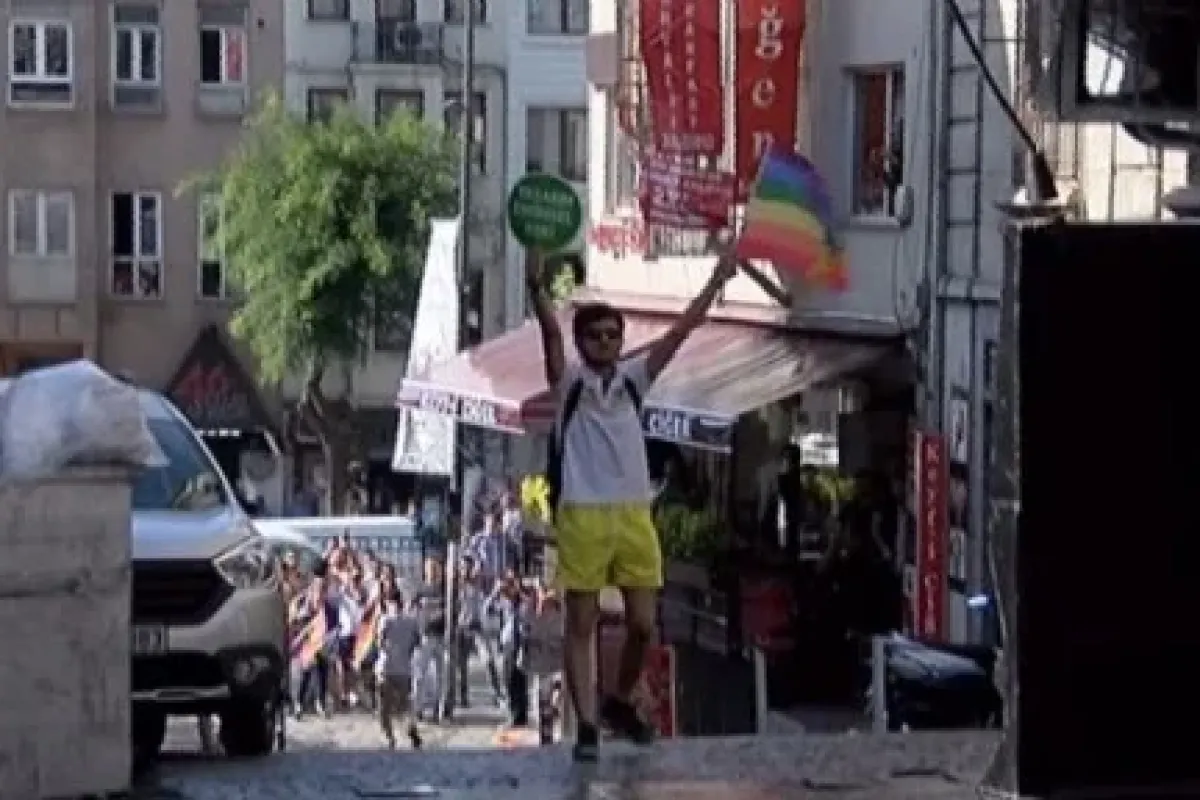 LGBT yürüyüşüne polis müdahalesi