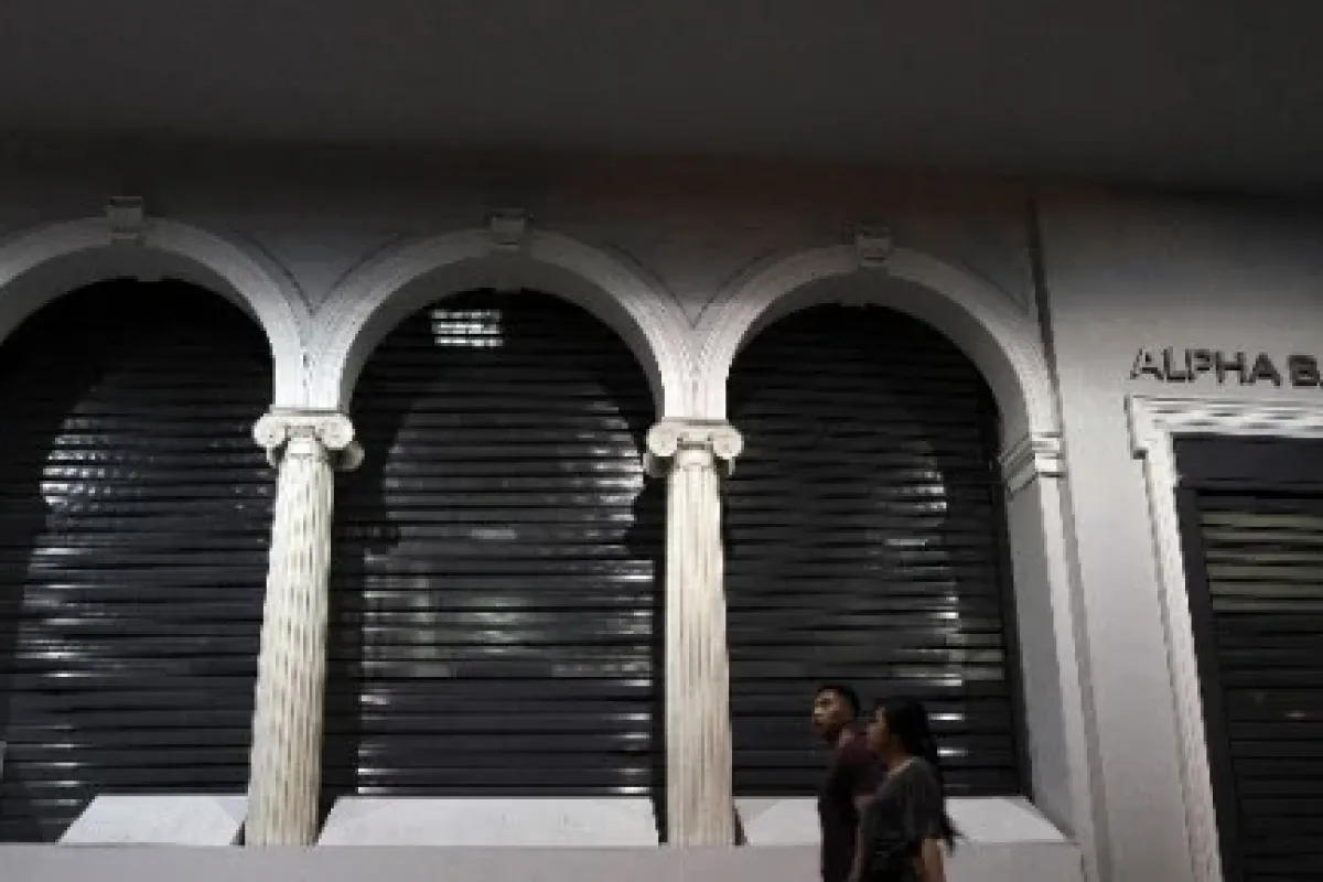 Komşuda bankalar 1 hafta kapalı