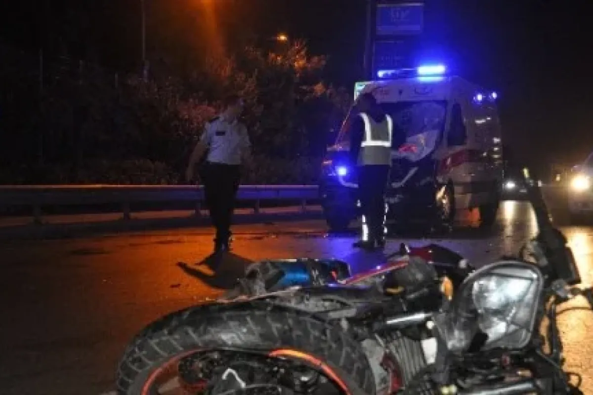 Ambulansla motosiklet kafa kafaya çarpıştı!