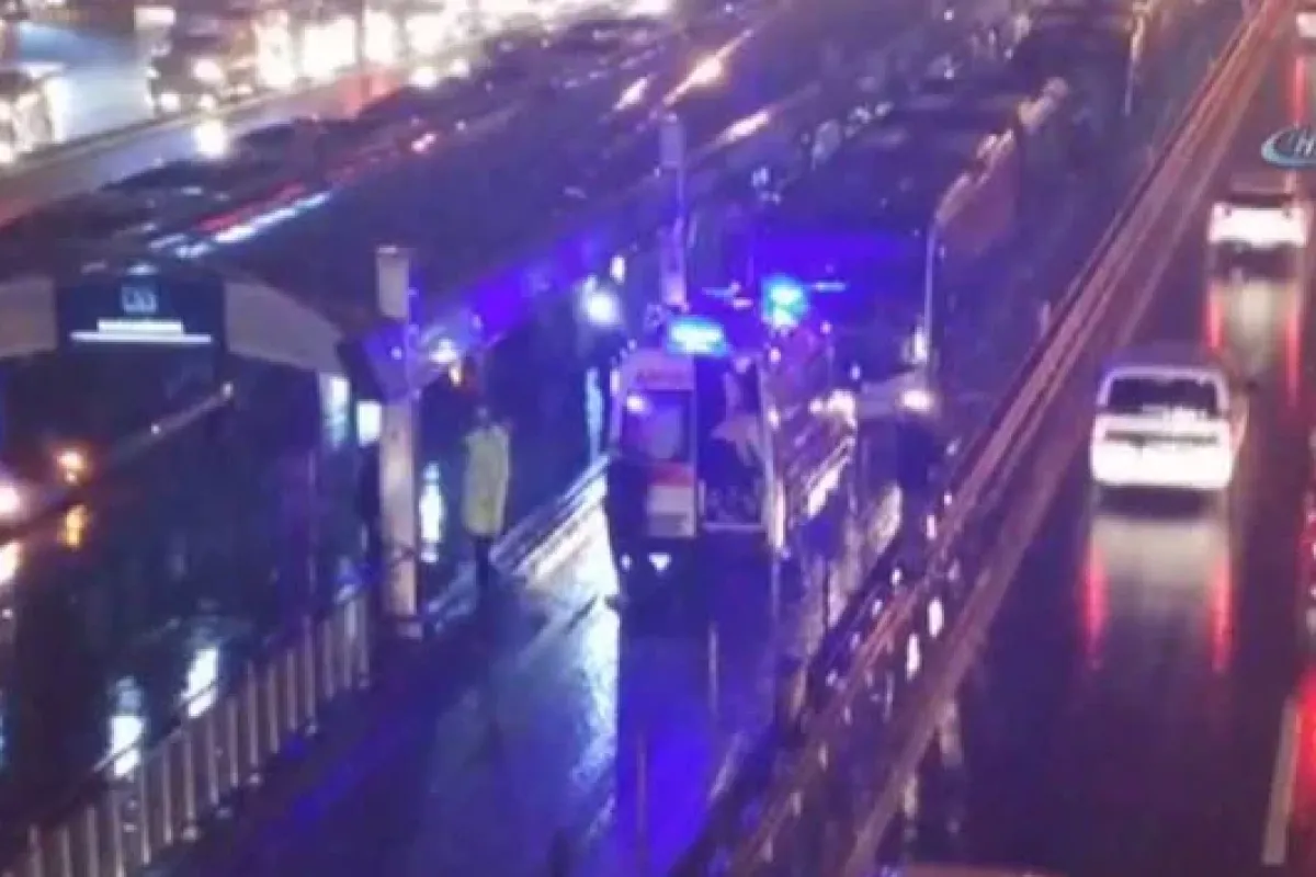 Haramidere metrobüs durağında kaza: 1'i ağır 22 yaralı