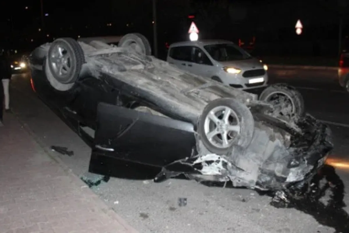 Ters Takla Atan Otomobilin Sürücüsü Kaza Yerinden Kaçtı