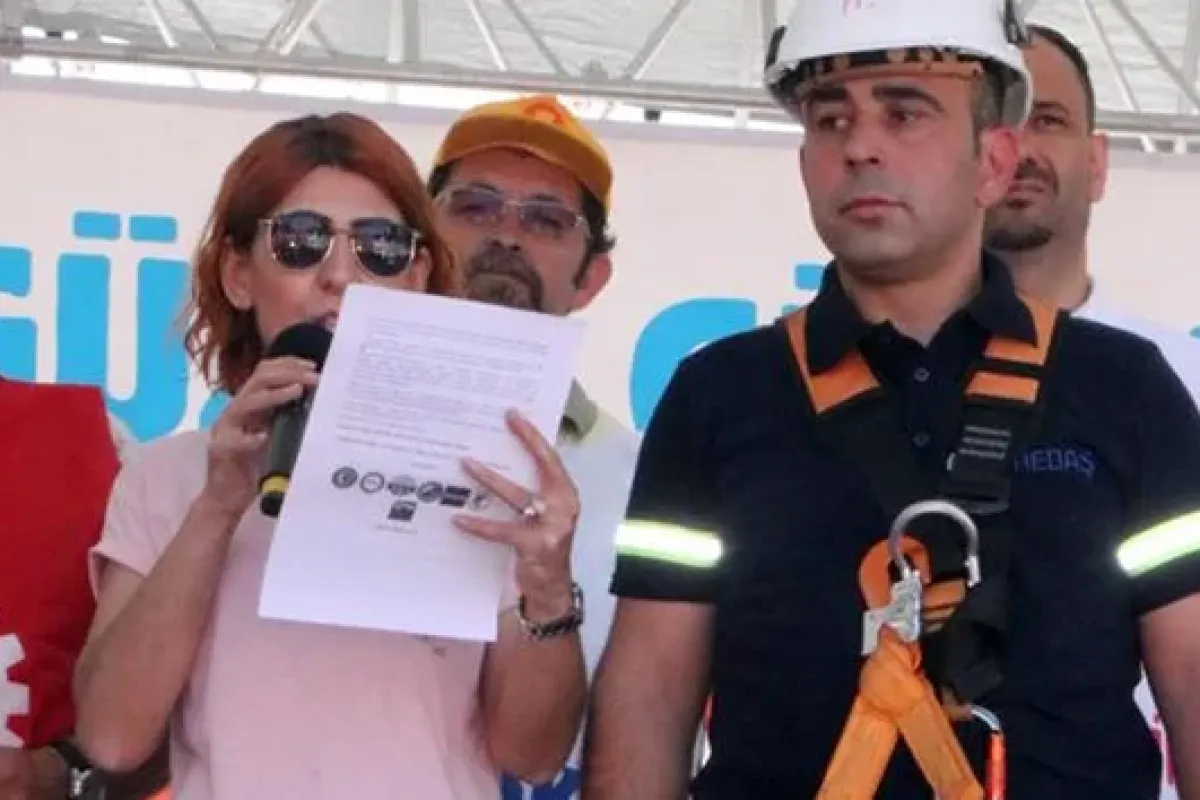 Basın bildirisini okuyan işçi baygınlık geçirdi
